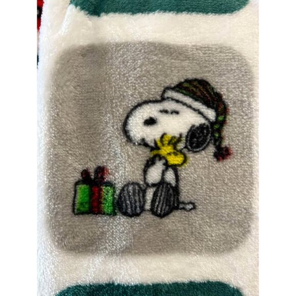 Peanuts Snoopy Throw / Blanket - Squares of Joy - BRAND NEW - Picture 8 of 9